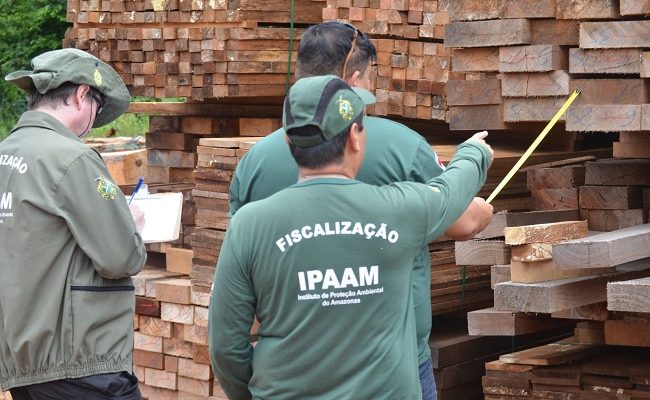 O Instituto de Proteção Ambiental do Amazonas (Ipaam), por meio da Gerência de Fiscalização Ambiental, em parceria com o Batalhão Ambiental da Polícia Militar do Amazonas (PMAM), identificou, na quarta-feira (22) o funcionamento ilegal de uma indústria madeireira de desdobro primário, secundário e fabricação de paletes, no município de Manacapuru (a 68 quilômetros de Manaus).